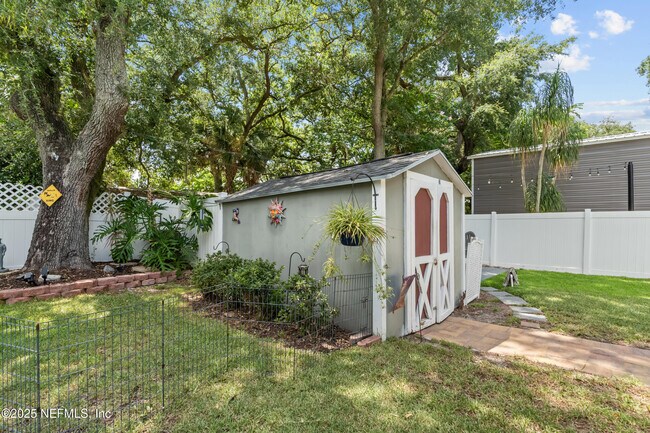 Building Photo - 6656 Rivercrest Dr