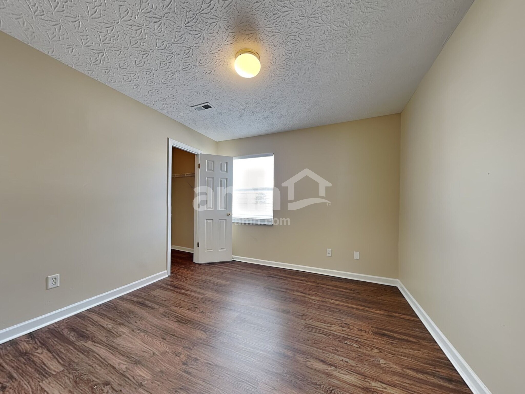 Building Photo - 930 W Jameson Ct