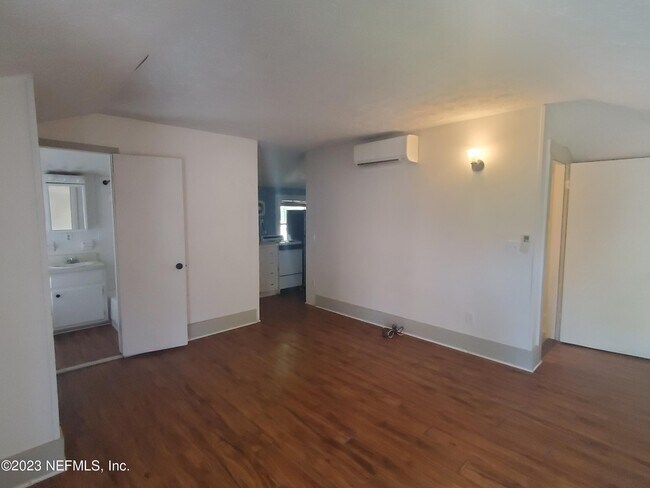 Building Photo - 3114 Riverside Ave