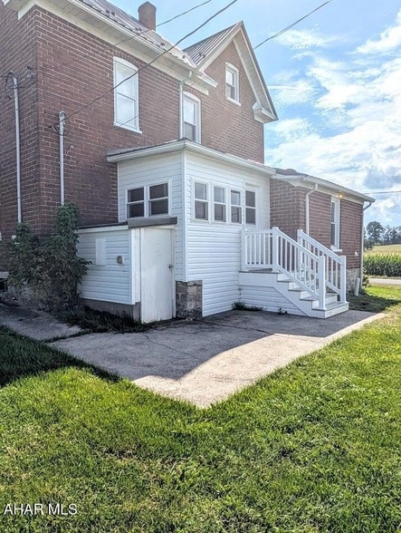 Building Photo - 120 Birch Ln