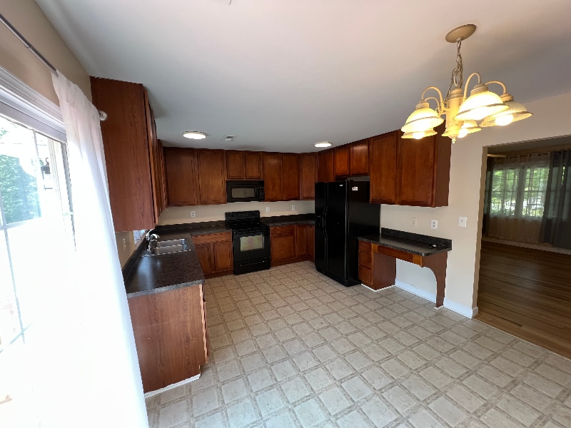 Building Photo - 32422 White Oak Dr