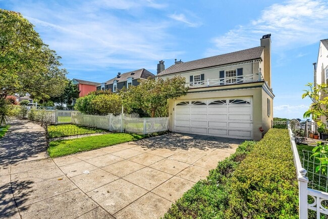 Building Photo - Gorgeous Golden Gate Heights home with gar...