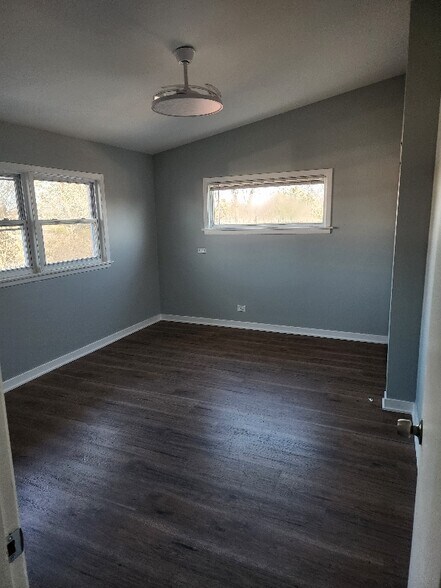 Building Photo - 8929 Robin Dr