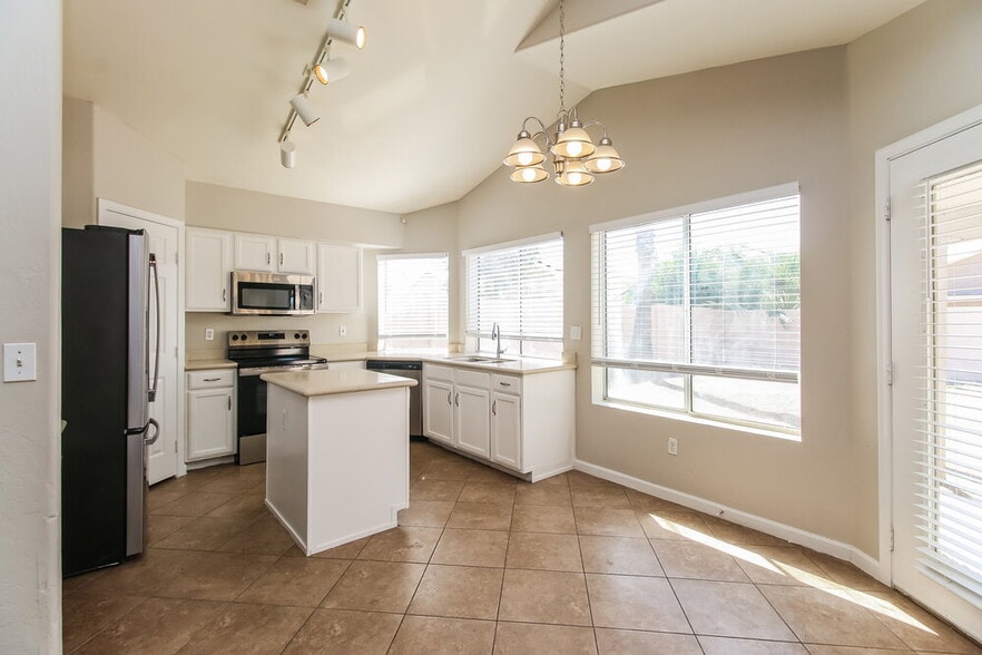 Building Photo - 7521 E Laguna Azul Ave