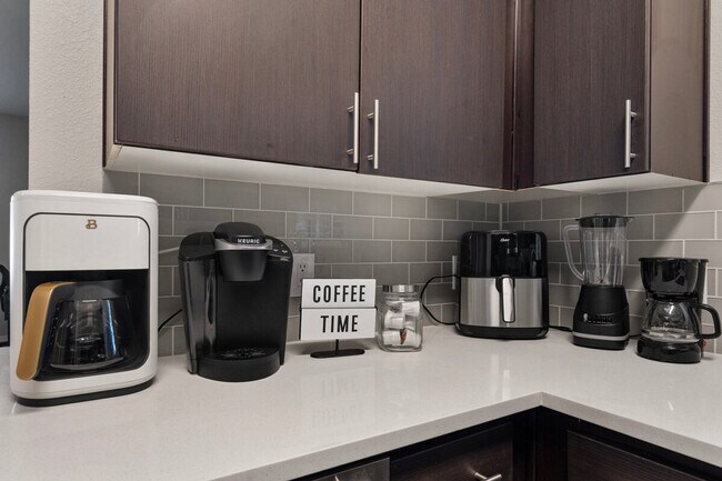 Building Photo - 15 W Villa Rita Dr