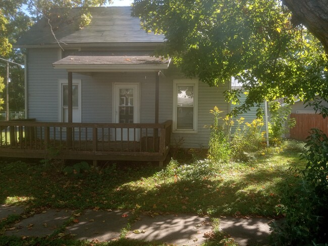 Primary Photo - 304 S Prospect St