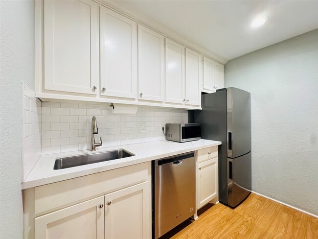 Building Photo - 3131 Cummins St