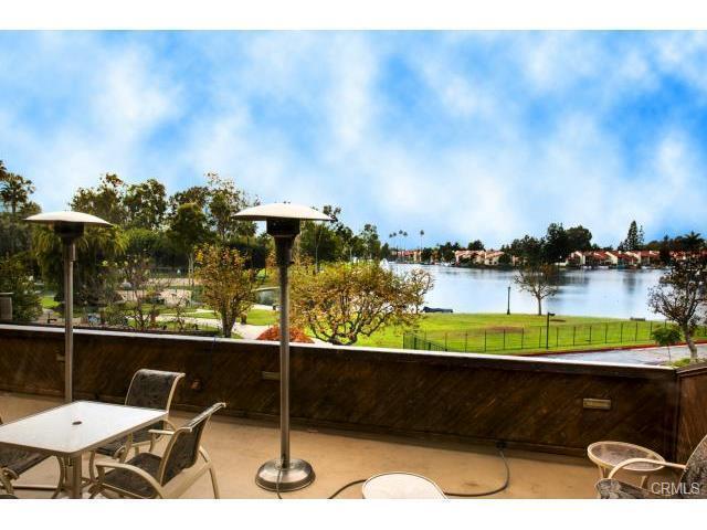 Building Photo - Live by the Lakeside -  Upgraded Spacious TOWNHOME in Lakeside Park