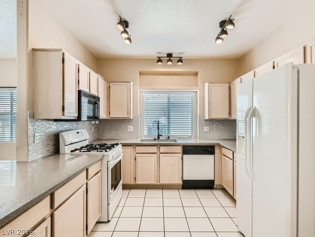 Building Photo - 6905 Squaw Mountain Dr