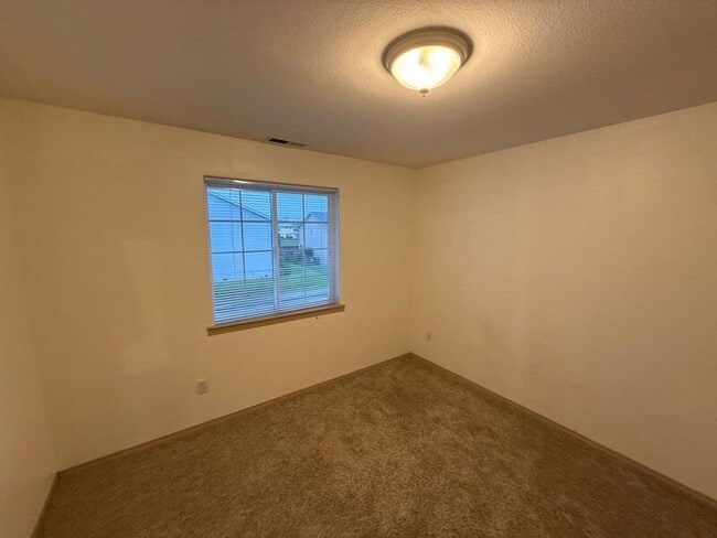 Building Photo - 1685 Lucinda Ave NE