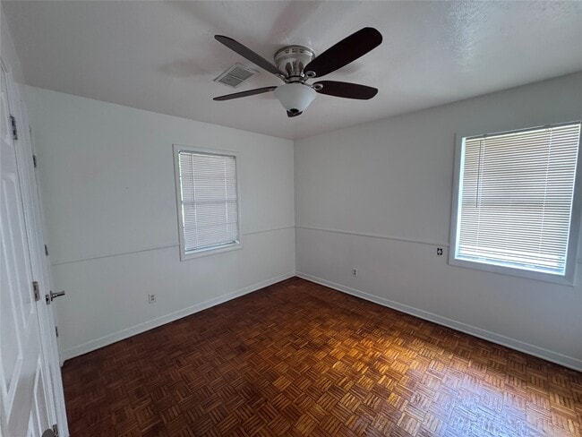 Building Photo - 290 Clemmons Ave