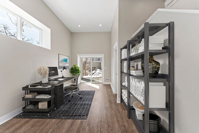 Building Photo - $1,000 MOVE-IN CREDIT!