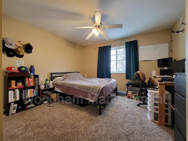 Building Photo - 184 Droulliard Ave