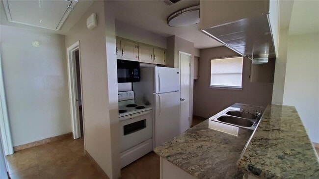 Building Photo - 6358 Crestside Dr