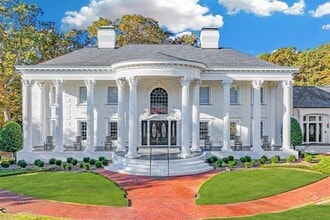 Building Photo - 1445 Hillside Dr SW