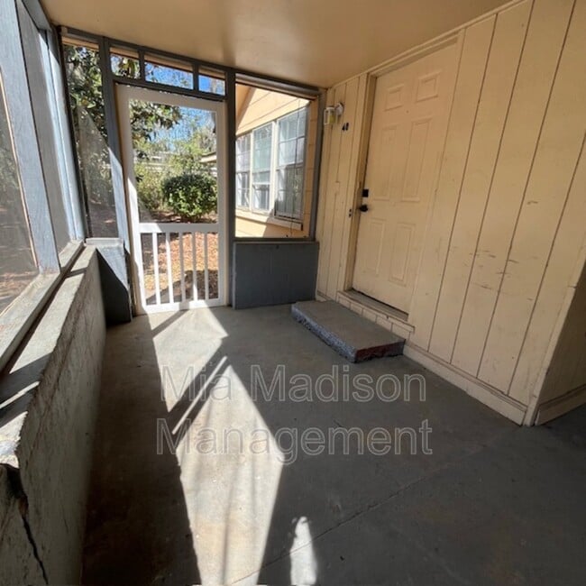 Building Photo - 40 Wesley St