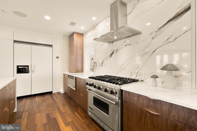 Building Photo - 622 Ponte Villas N