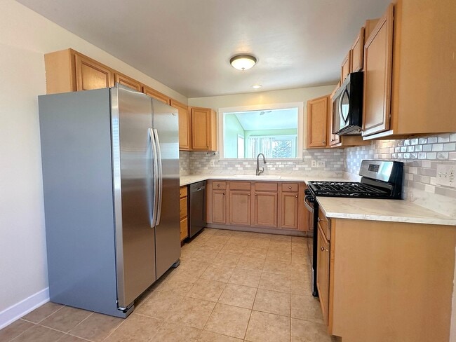 Building Photo - 460 Fox Ln