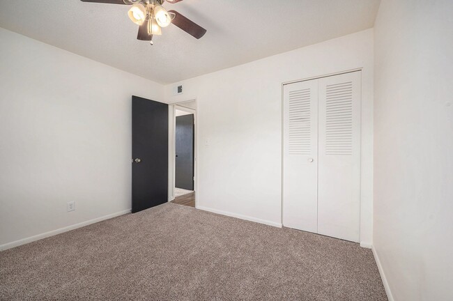 Building Photo - Blue Springs Apartments 2 Bedroom