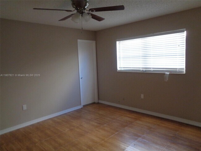 Building Photo - 811 SW 12th Pl