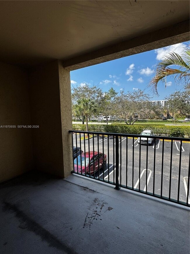 Building Photo - 977 Riverside Dr