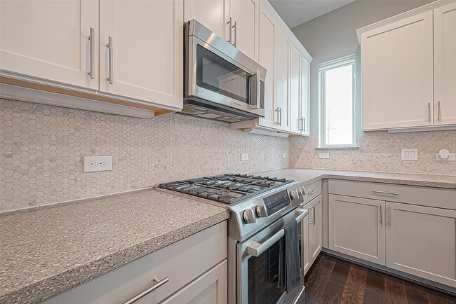 Building Photo - 712 Clark St