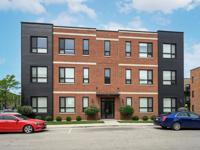 Building Photo - 2150 N Neenah Ave