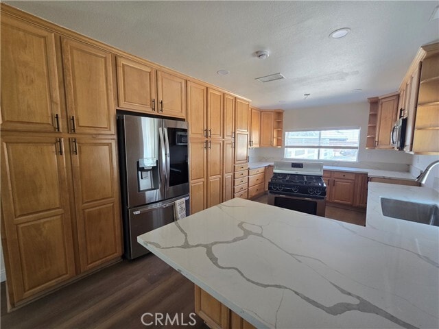 Building Photo - 876 River Dr