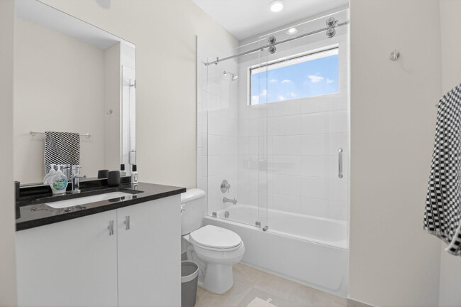 Building Photo - 8521 Ganton Dr