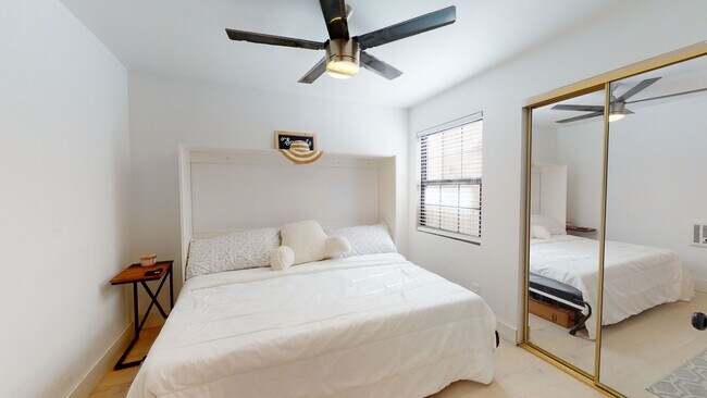 Building Photo - Bright 3 Bed 2 Bath Condo Available for Long Term Lease