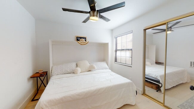 Building Photo - Bright 3 Bed 2 Bath Furnished Condo Available for Long Term Lease