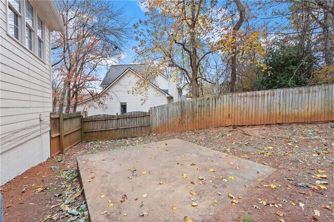 Building Photo - 16 Valleyside Dr