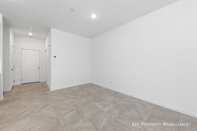 Building Photo - 1529 Layla Crossing Ave