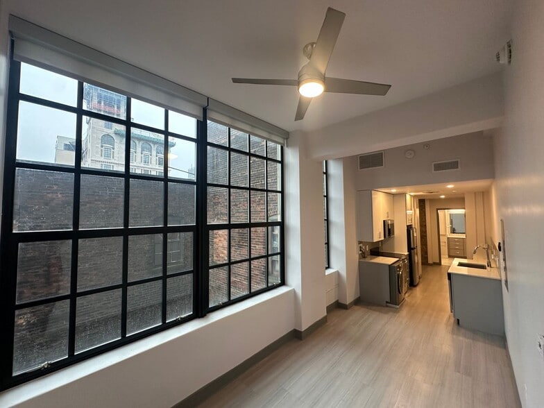 Interior Photo - Sixth Street Exchange