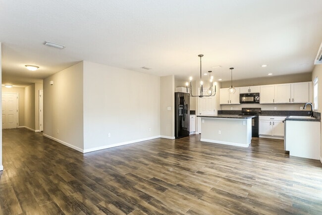 Building Photo - 523 Worcester Ct.