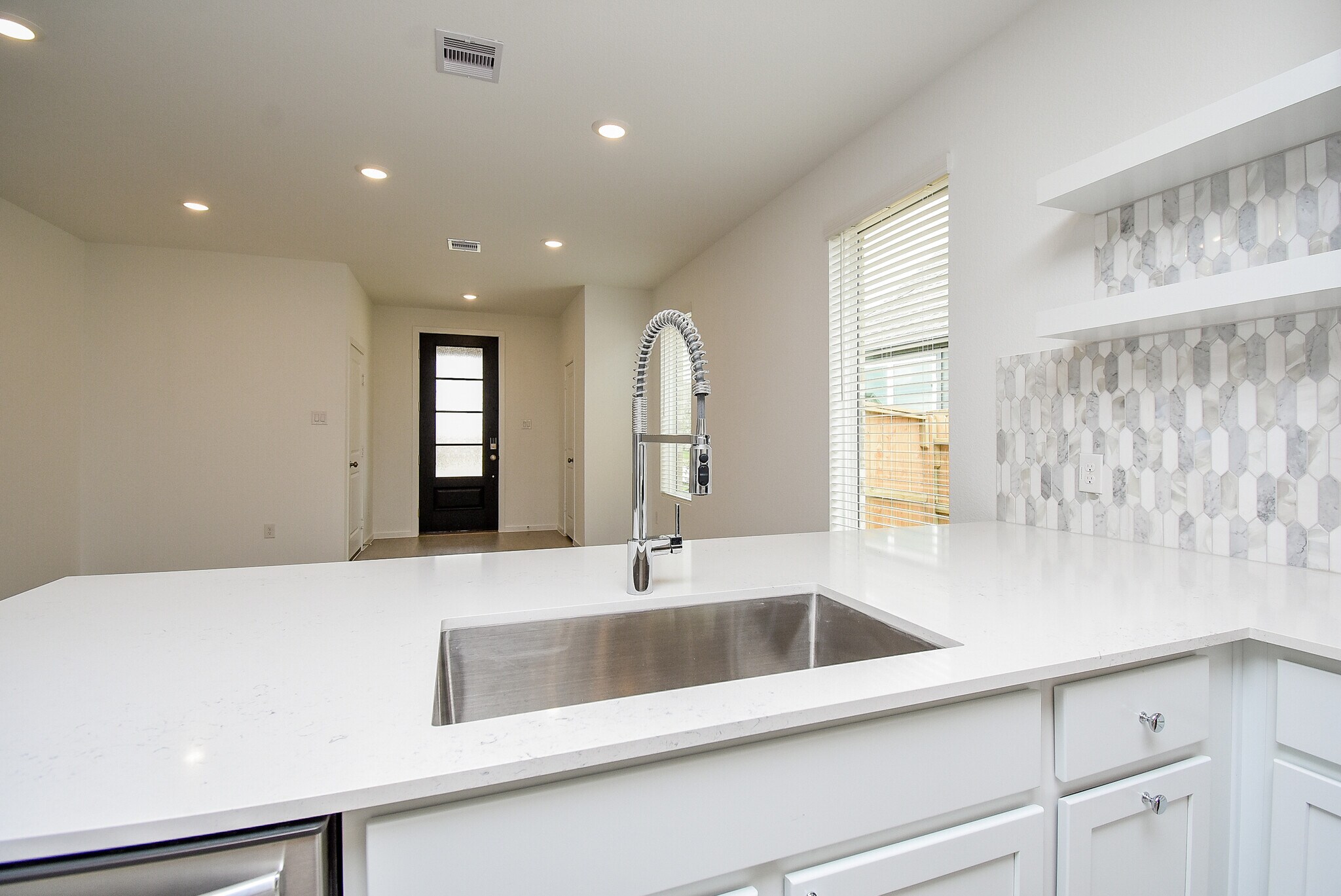 Farmhouse sink, quartz contertops - 6714 Iron Clover Dr