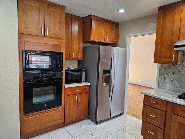 Building Photo - 3076 Valleywood Ct