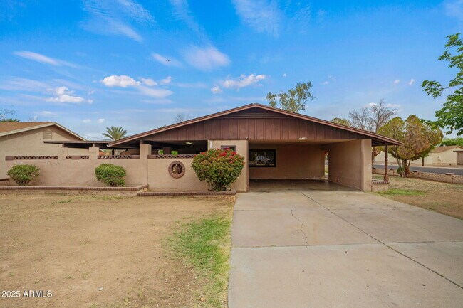 Building Photo - 2534 E Randall Dr