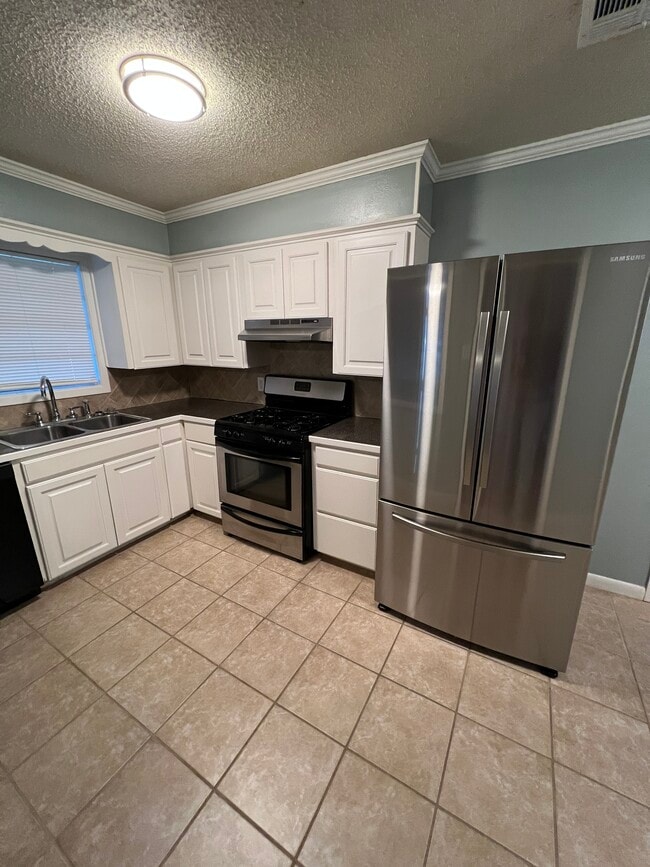 Building Photo - 119 Fairlane Dr