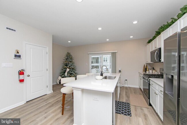 Building Photo - 272 Macoun Way