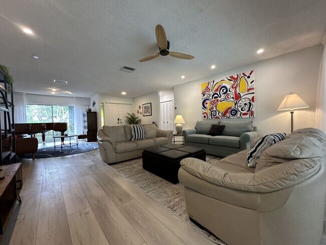 Building Photo - 2780 Landmark Dr