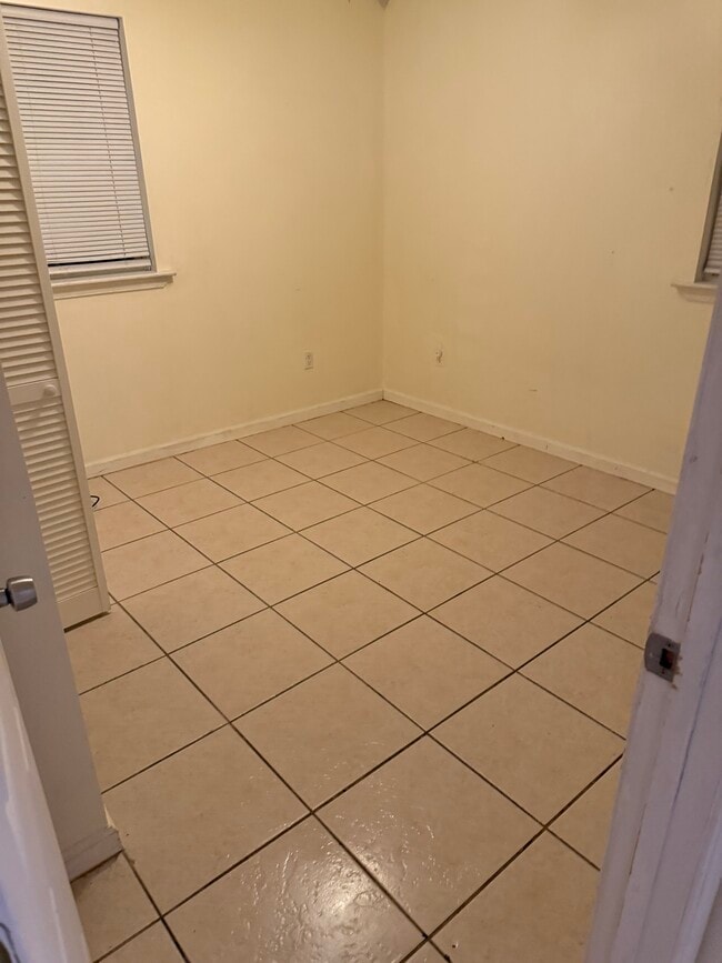 Building Photo - 209 Cougar Dr