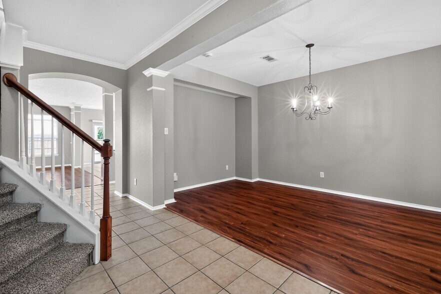 Building Photo - 217 Pinewood Trl