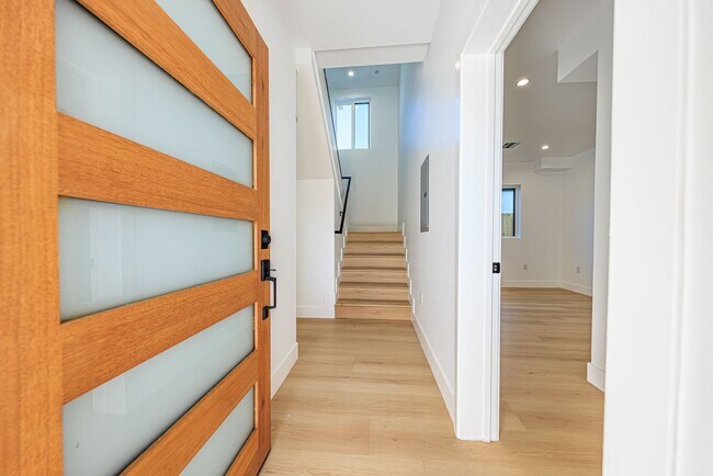 Building Photo - 2424 Westview Dr.