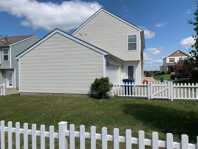 Building Photo - Beautiful 3 Bed 3 Bath Home For Rent!