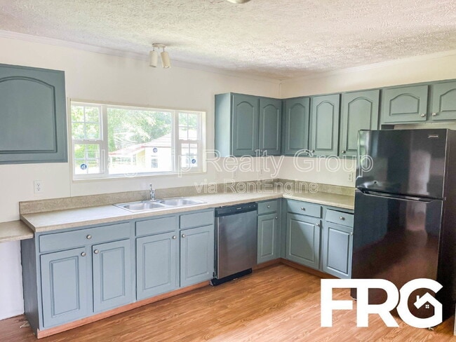 Building Photo - 5961 Berkley Dr
