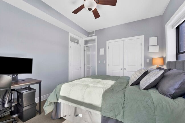 Building Photo - 1608 W Byron St