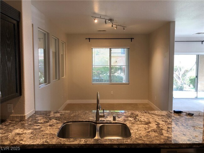 Building Photo - 720 Peachy Canyon Cir
