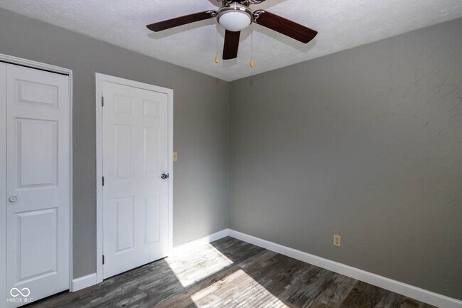 Building Photo - 372 Redbud Pl