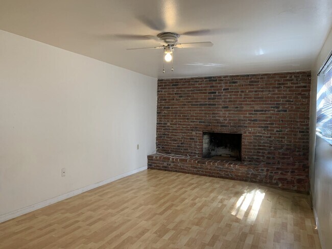 Building Photo - 8736 Overlook Dr